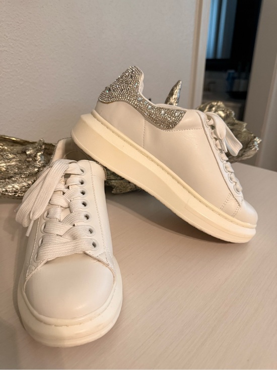 Steve Madden Shoes - Steve Madden White Platform Sneakers with Crystal Embellished Heel Glacier sz 6